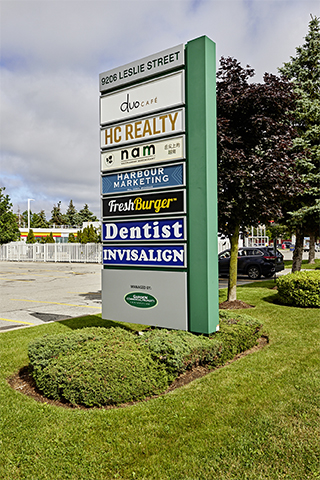 Leslie Curb Sign